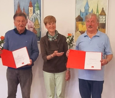 Renate ehrt Alfred Jehle und Ernst Deisenberger für jeweils 50 Jahre Mitgliedschaft in der SPD